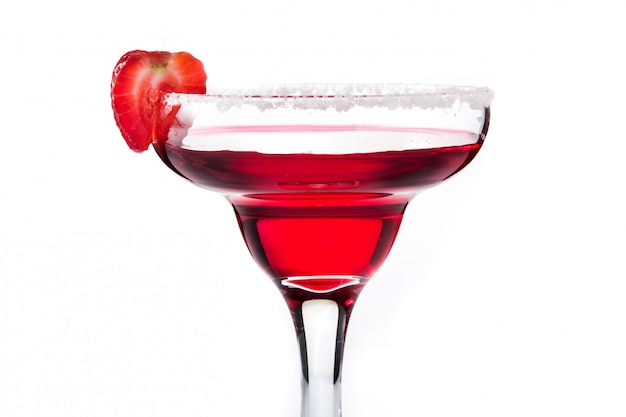 Bere cocktail alla fragola