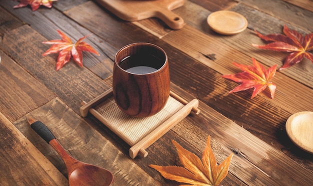 bere il tè in autunno