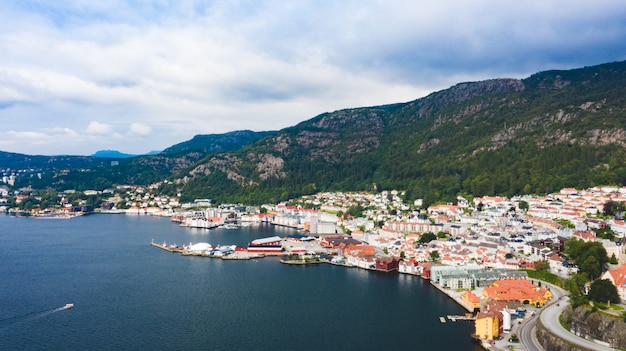 Bergen Norvegia Bay con barche