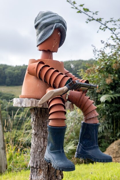 BERRYNARBOR, DEVON, REGNO UNITO - 17 AGOSTO : Flowerpot man nel villaggio di Berrynarbor nel Devon il 17 agosto 2021