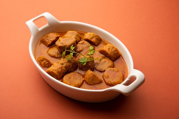 Besan Gatte Ki Sabzi o ricetta del curry di Gatta, menu popolare del Rajasthan per pranzo o cena