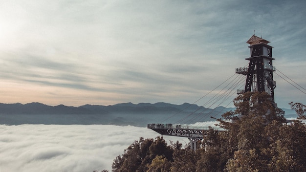 Betong Yala Thailandia 2020 Talay Mok Aiyoeweng skywalk punto di vista della nebbia ci sono turisti visitati mare di nebbia al mattino