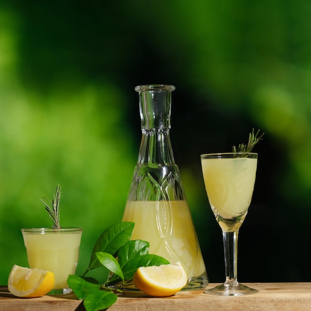 Bevanda alcolica al limone limoncello