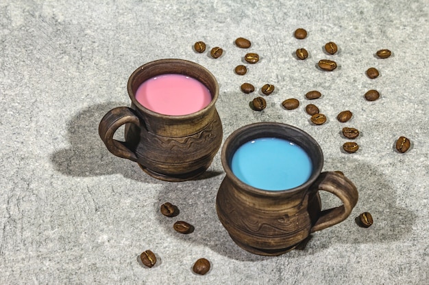 Bevanda alla moda blu e rosa latte