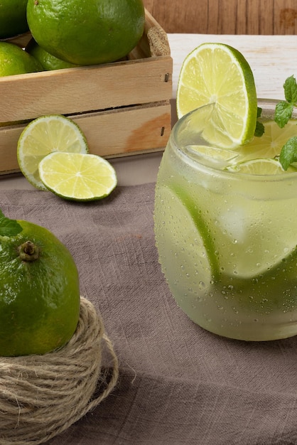 Bevanda brasiliana con limone nota come caipirinha