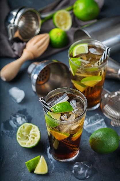 Bevanda del cocktail dell'alcool del tè freddo di Cuba libre o dell'isola lunga