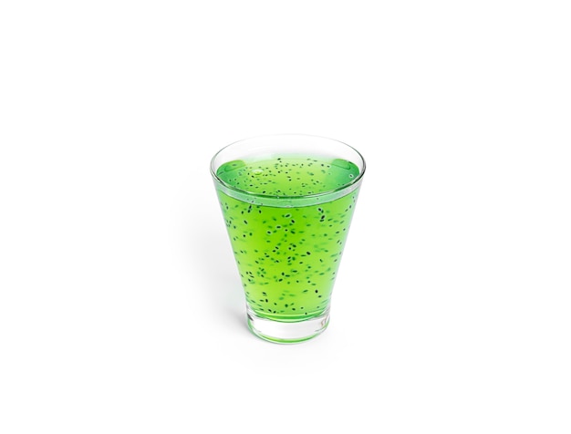 Bevanda di kiwi con semi di basilico isolati su sfondo bianco. Frullato di kiwi verde. Foto di alta qualità