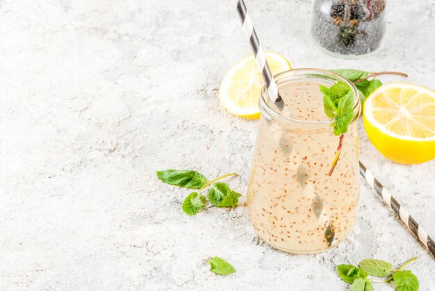 Bevanda energetica naturale, Chia fresca, acqua infusa o limonata