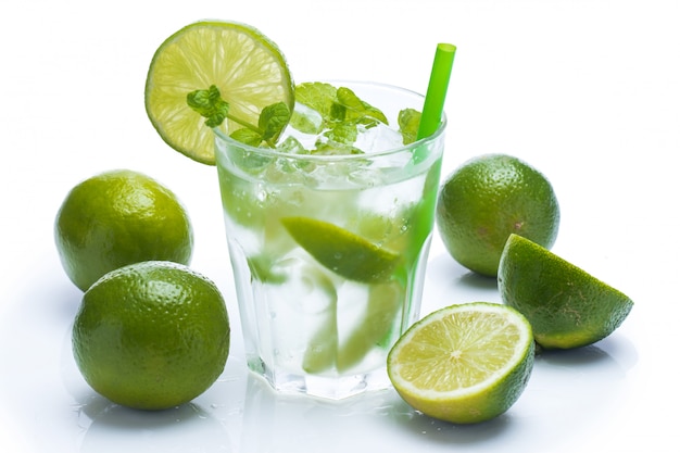 Bevanda fresca con lime e menta