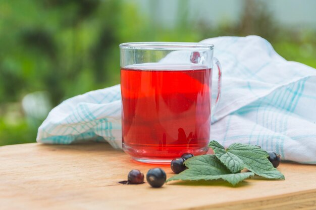 Bevanda salutare dalle bacche di ribes nero.