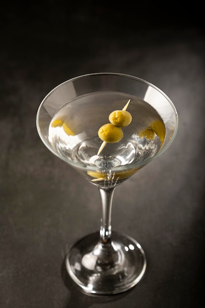 Bevanda secca Martini con olive verdi