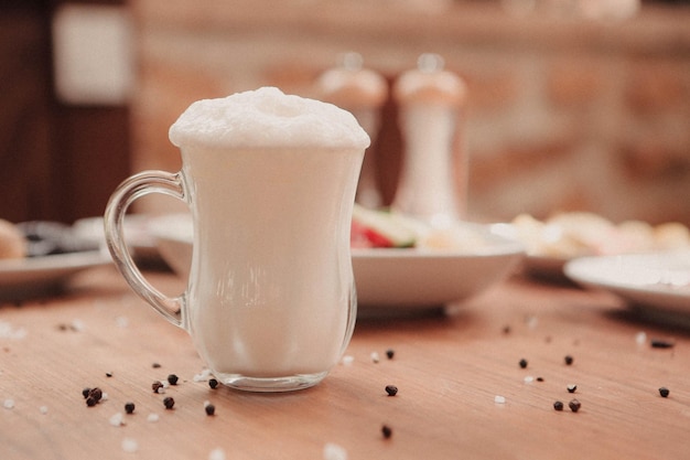 Bevanda turca Ayran o Kefir / Latticello a base di yogurt.