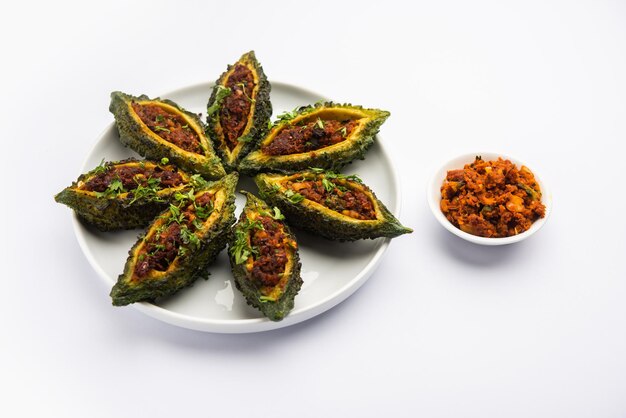 Bharwa karela masala fry o ricetta del melone amaro ripieno