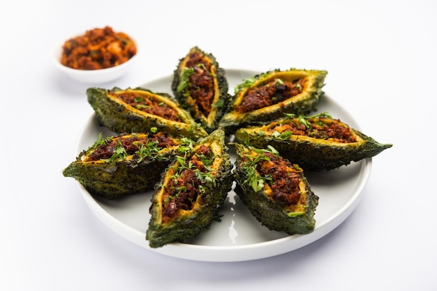 Bharwa karela masala fry o ricetta del melone amaro ripieno