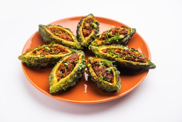 Bharwa karela masala fry o ricetta del melone amaro ripieno