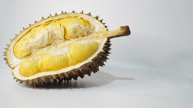 Bhineka Bawor è una varietà di durian originaria di Banyumas, a Giava centrale, famosa per il suo sapore molto dolce.