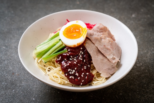 bibim naengmyeon: spaghetti freddi coreani