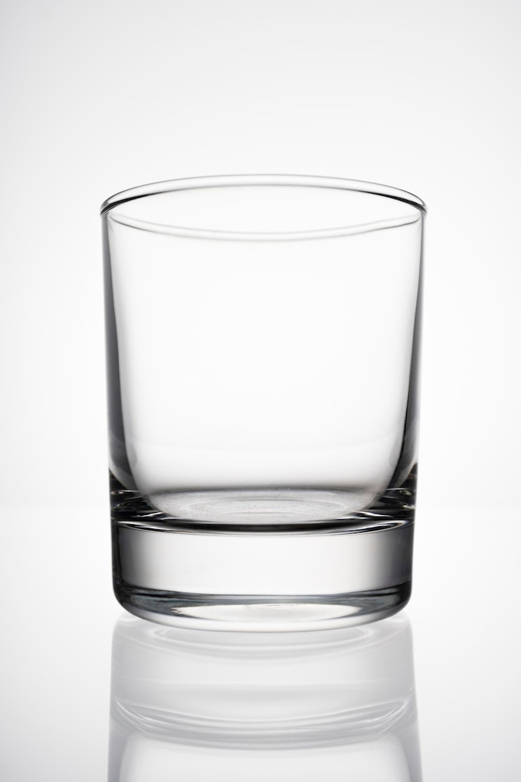Foto bicchiere basso vuoto per un cocktail