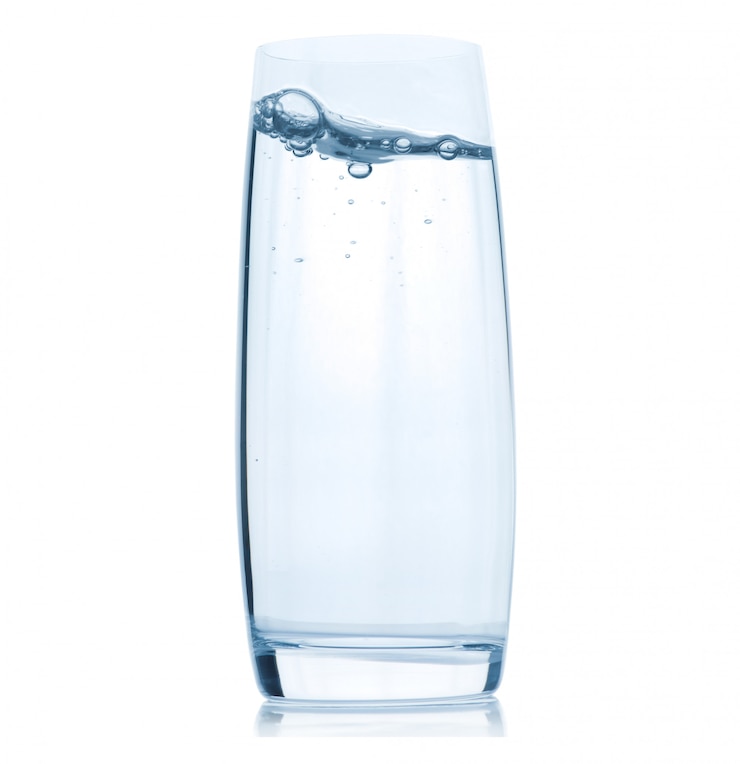 Foto bicchiere con acqua
