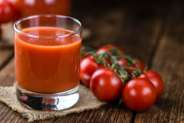 Bicchiere con succo di pomodoro