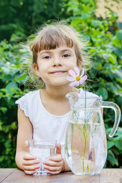 Bicchiere d&#39;acqua per bambini.