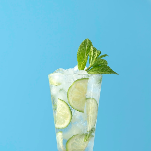 Bicchiere di cocktail mojito