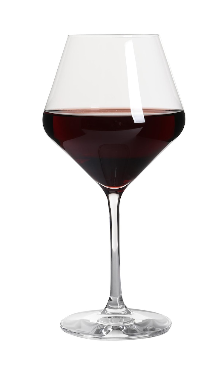 Foto bicchiere di delizioso vino rosso costoso su sfondo bianco