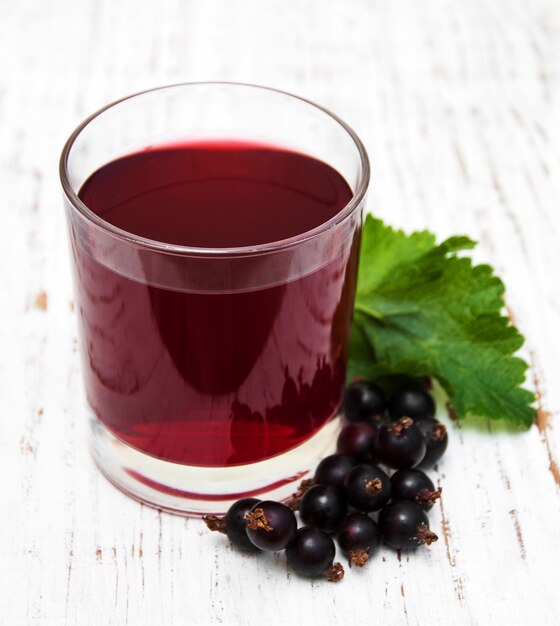 Bicchiere di limonata di ribes nero