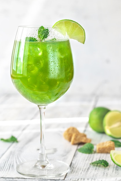 Bicchiere di mojito verde