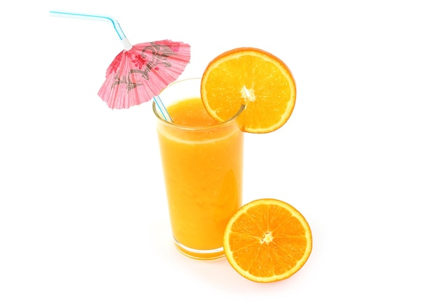 Bicchiere di succo d'arancia con ombrello