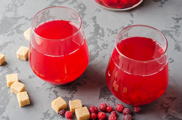 Bicchiere di succo di frutta mirtillo. Composta russa tradizionale di mirtilli Mors