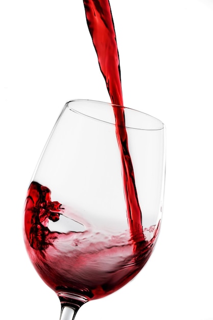 Bicchiere di vino rosso versato