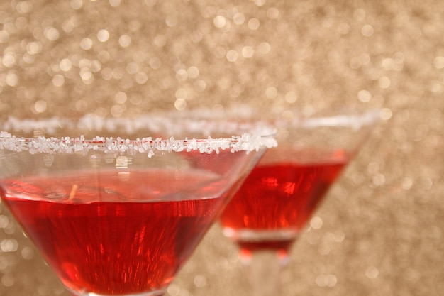 Bicchieri con un cocktail rosso