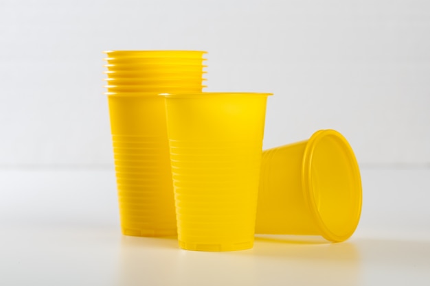 Bicchieri di plastica usa e getta