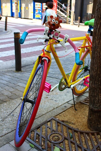 Bicicletta in strada in città