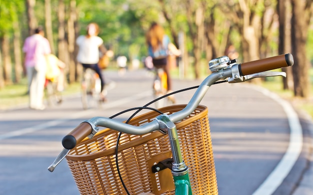 Bicicletta nel parco