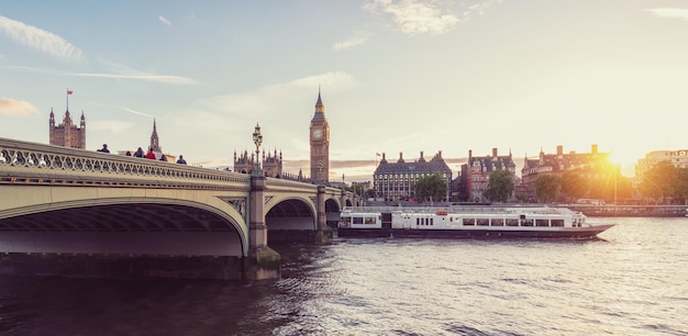 Big Ben e Westminster al tramonto Londra Regno Unito