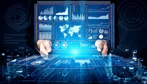 Big Data Technology per il concetto di analisi delle finanze aziendali. La moderna interfaccia grafica mostra enormi informazioni sul rapporto di vendita aziendale, il grafico dei profitti e l'analisi delle tendenze del mercato azionario sul monitor dello schermo.