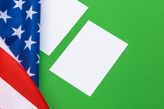 Biglietto da visita bianco con bandiera americana