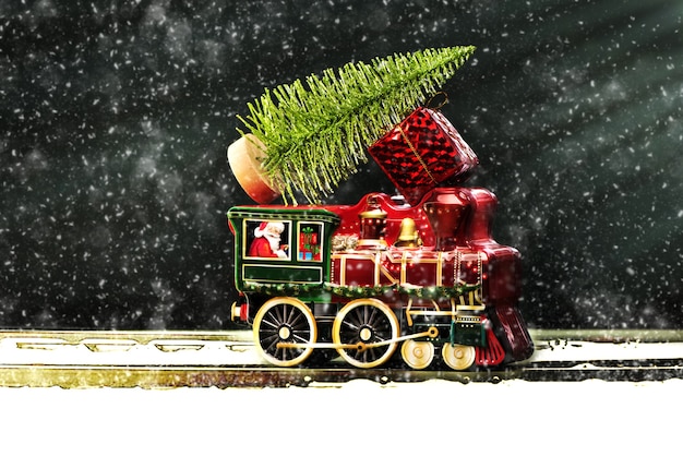 Biglietto di Natale o Capodanno con Babbo Natale sul treno con regali. Decorazioni festive e regali per le vacanze invernali.