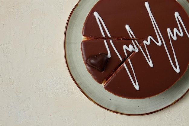 Bird39s torta al latte vista dall'alto colazione amore cuore di cioccolato