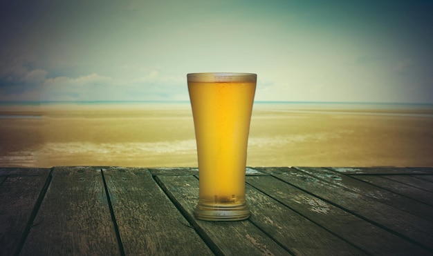 Birra davanti al mare