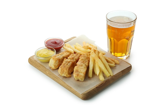 Birra e pensione con pesce fritto e patatine