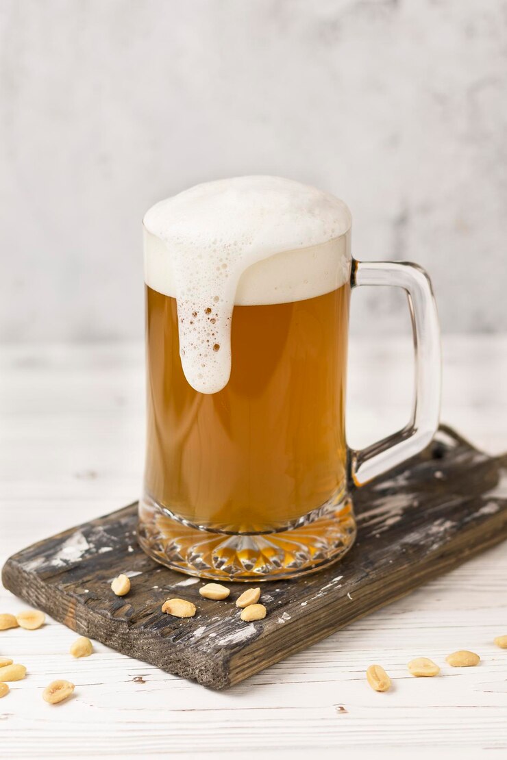 birra fresca fresca in un bicchiere