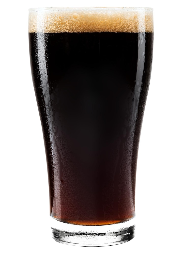 Foto birra scura in pint png mockup