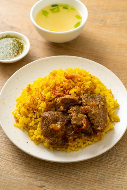 Biryani di manzo o riso al curry e manzo