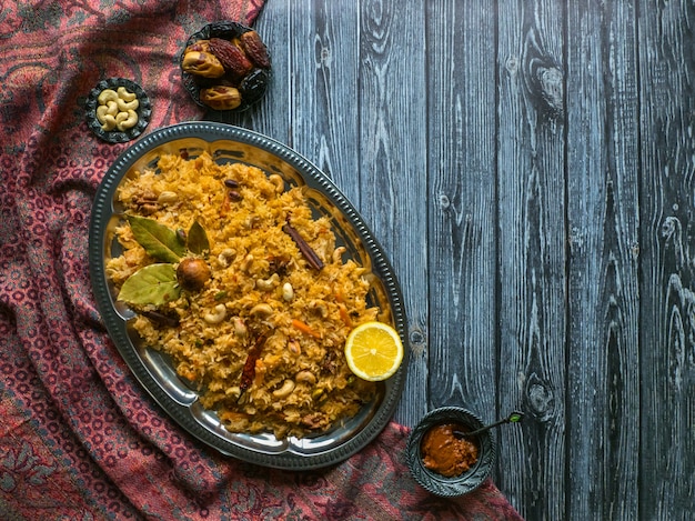 Biryani vegetariano tradizionale indiano. Ricetta Veg Biryani