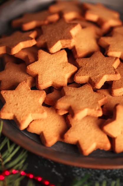 Biscotti a forma di stelle per Natale