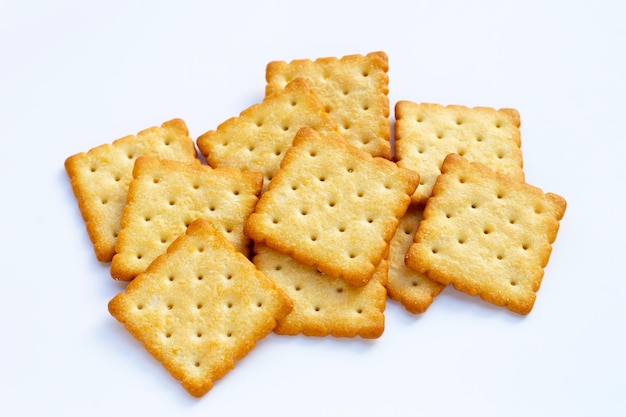 Biscotti a secco su sfondo bianco