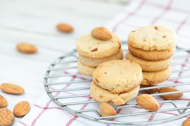 Biscotti Al Burro Di Mandorle